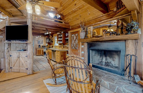 Fairview Cabin | Dog-friendly mountain view cabin on four acres with a washer/dryer & fireplace