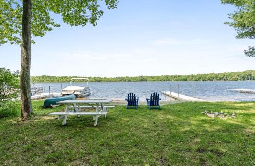 Kendall House | Dog-Friendly Nature Escape with Hot Tub and Fire Pit