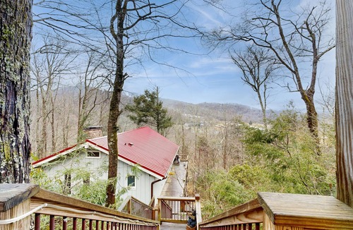 Sugar Mountain Ski Chalet | Dog-Friendly Oasis - Game Room, AC, Pool Table, & Fireplace