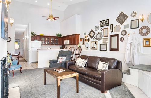 Ocean Shores Condo | Dog-friendly oceanfront suite with deck, great ocean view & jetted tub