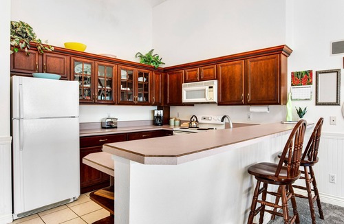 Ocean Shores Condo | Dog-friendly oceanfront suite with deck, great ocean view & jetted tub