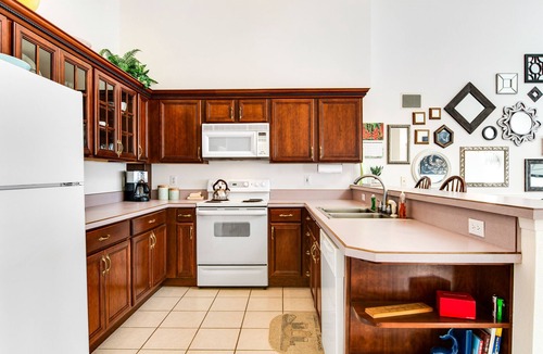 Ocean Shores Condo | Dog-friendly oceanfront suite with deck, great ocean view & jetted tub