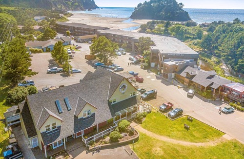 Neskowin Condo | Dog friendly oceanfront condo with beach access and updated interior