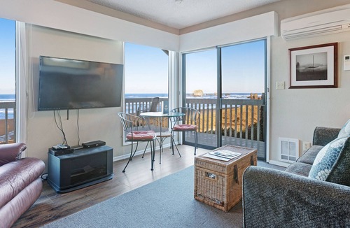 Bandon House | Dog-friendly, oceanfront condo w/ beach access, cozy fireplace, and large deck