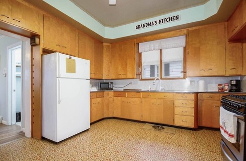 Manistee House | Dog friendly one bedroom house close to everything!