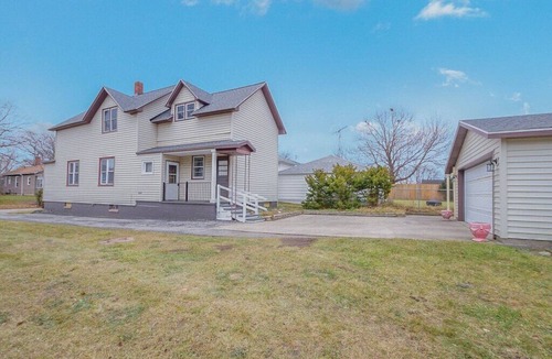 Manistee House | Dog friendly one bedroom house close to everything!