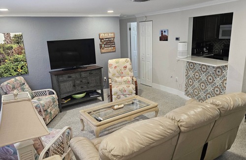 Golden Beach House | Dog friendly - Private Golden Beach access