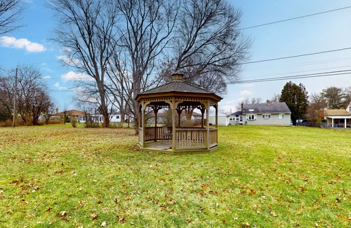 Rochester House | Dog-friendly private home with large yard, well-equipped kitchen, W/D, & AC