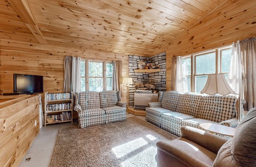 Indian Lake House | Dog-friendly, riverfront cabin with kayaks and firepits