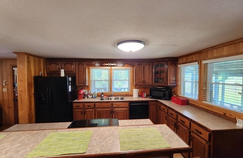 Crumpler Cottage | Dog-Friendly Riverfront Cabin!