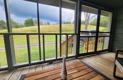 Crumpler Cottage | Dog-Friendly Riverfront Cabin!