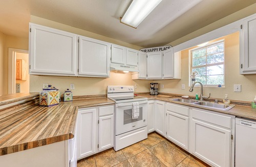 Buchanan Dam House | Dog-friendly riverfront home with outdoor space