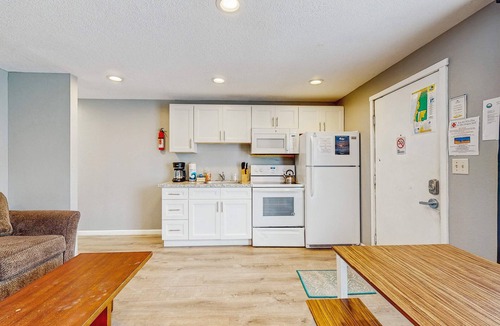 Rockaway Beach House | Dog Friendly Room with Kitchen Located Near the Beach and Downtown