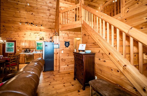 Walnut Mountain Cabin | Dog Friendly, Secluded Log Cabin, Hot-Tub, Fireplace, Fire Pit, Game Rm, King Bd
