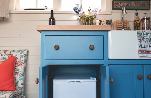 Bilsington Cabin | Dog Friendly Shepherd's Hut, Perfect for Couples