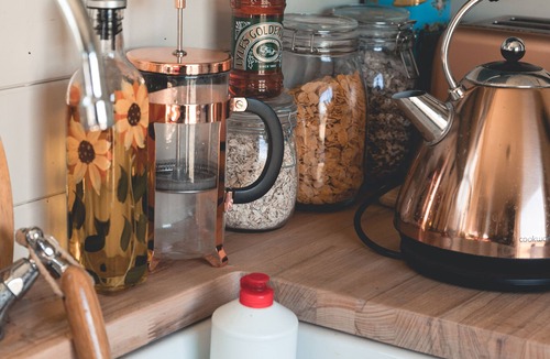 Bilsington Cabin | Dog Friendly Shepherd's Hut, Perfect for Couples