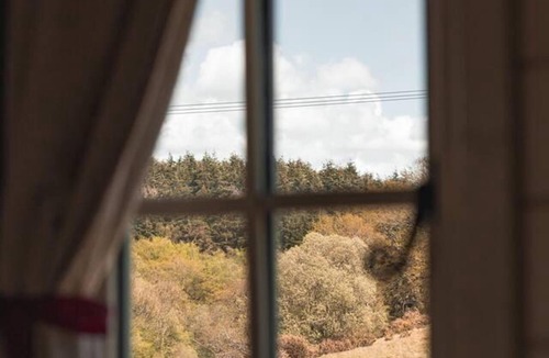 Bilsington Cabin | Dog Friendly Shepherd's Hut, Perfect for Couples