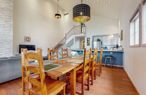 Snoqualmie Pass House | Dog-friendly ski view house with deck and gas grill, dedicated workspace, & W/D