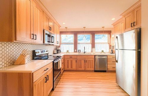 Newberg Apartment | Dog-Friendly, Sophisticated, & Chic Designer Suite