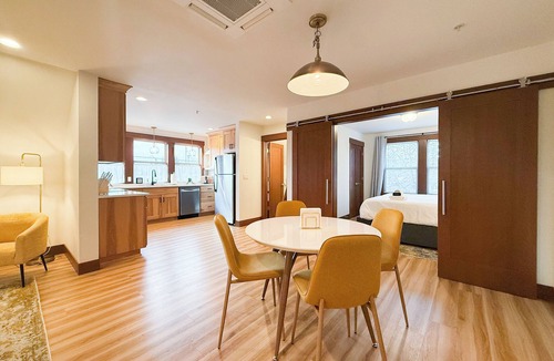 Newberg Apartment | Dog-Friendly, Sophisticated, & Chic Designer Suite
