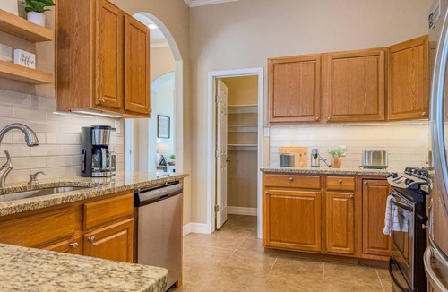 West Congress House | Dog-Friendly South Austin w/Private Yard!