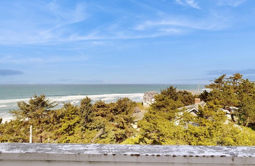 Lincoln City House | Dog-Friendly Studio with Ocean Views, WiFi, & Nearby Beach Access