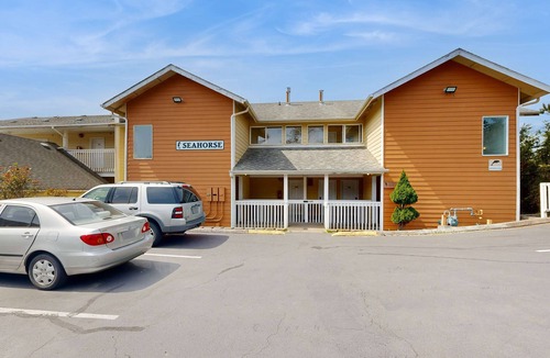 Lincoln City House | Dog-Friendly Studio with Ocean Views, WiFi, & Nearby Beach Access