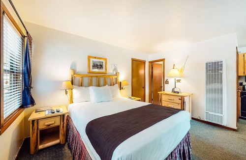Tahoe Vista Condo | Dog-friendly studio w/ pool, Ping-Pong & dock - walk to private lakefront beach!