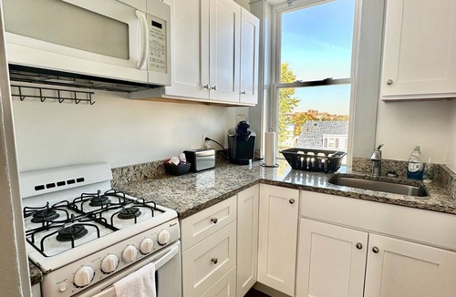 Federal Hill Apartment | Dog friendly, stylish accommodations for up to 6 on Federal Hill in Providence.