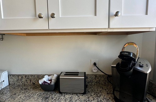 Federal Hill Apartment | Dog friendly, stylish accommodations for up to 6 on Federal Hill in Providence.