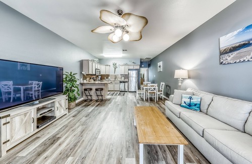 Corpus Christi House | Dog-friendly townhome complete with pool