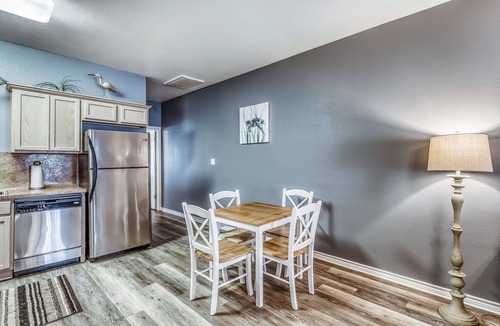Corpus Christi House | Dog-friendly townhome complete with pool