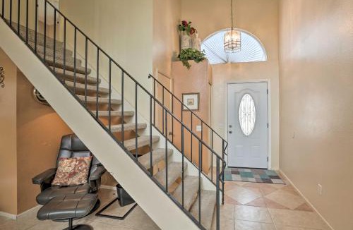 Casas Adobes House | Dog-Friendly Tucson Home w/Patio & Hot Tub
