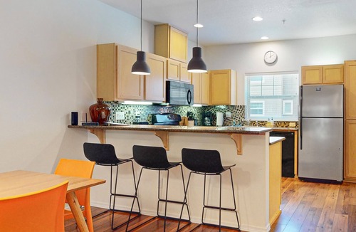 Government Camp Condo | Dog-friendly, upscale condo with shared pool & hot tub - one mile from skiing