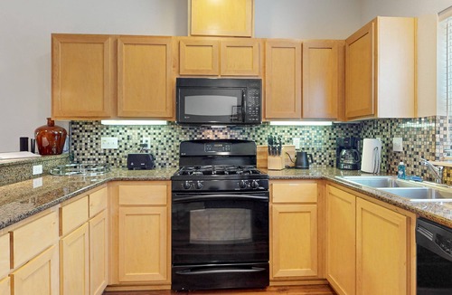 Government Camp Condo | Dog-friendly, upscale condo with shared pool & hot tub - one mile from skiing