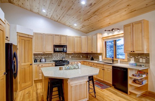 Steamboat Springs House | Dog Friendly! Epic Views-Spacious TH w/Garage-Quiet Setting & Neighborhood-W/D-Grill-Walk to Trails