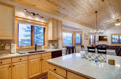 Steamboat Springs House | Dog Friendly! Epic Views-Spacious TH w/Garage-Quiet Setting & Neighborhood-W/D-Grill-Walk to Trails
