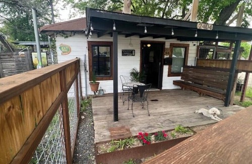 Govalle House | DOG FRIENDLY & VINTAGE EAST AUSTIN