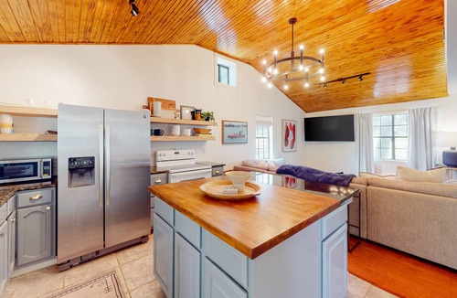 Granite Shoals House | Dog-friendly waterfront home with dock, grill, water views, patio, washer/dryer