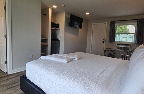 Greenville Junction Hotel | Dog Friendly Waterfront Motel-Lake Access-Direct ATV Access