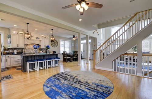 Louisa House | Dog friendly waterfront home restaurant boat rentals arcade putt putt ice cream