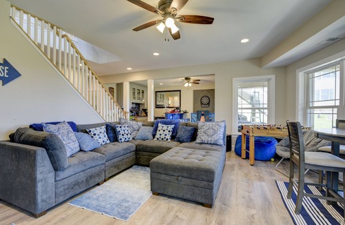 Louisa House | Dog friendly waterfront home restaurant boat rentals arcade putt putt ice cream