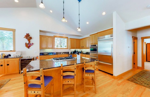 Kingswood Estates House | Dog-friendly wilderness retreat with hot tub, grill, two fireplaces & W/D