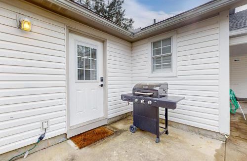 Niceville House | Dog-Friendly Yard! Retreat 11 Mi to Destin & Beach
