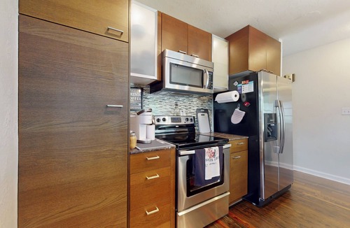 Dixieland House | Dog-Friendly Yard! Walkable Dixieland District Gem