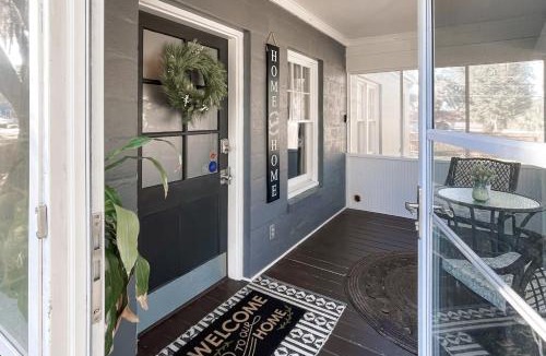 Dixieland House | Dog-Friendly Yard! Walkable Dixieland District Gem