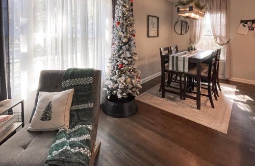 Dixieland House | Dog-Friendly Yard! Walkable Dixieland District Gem