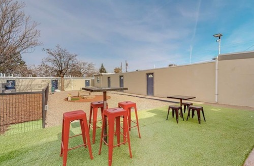 Pueblo Alto Apartment | ⟫ Dog Run & Courtyard 2 Bedroom Apt w/King Bed W&D