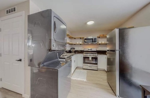 Pueblo Alto Apartment | ⟫ Dog Run & Courtyard 2 Bedroom Apt w/King Bed W&D