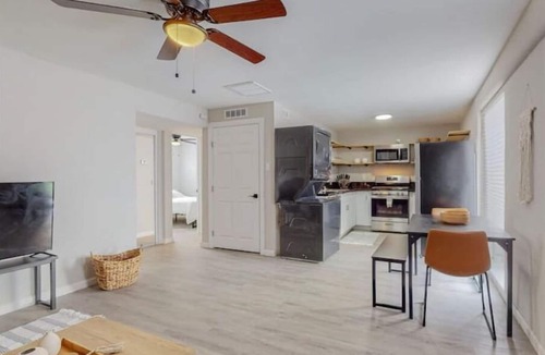 Pueblo Alto Apartment | ⟫ Dog Run & Courtyard 2 Bedroom Apt w/King Bed W&D